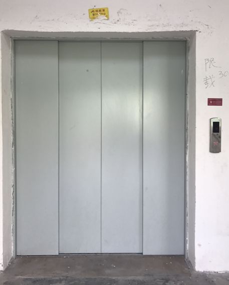 曳引驱动载货电梯